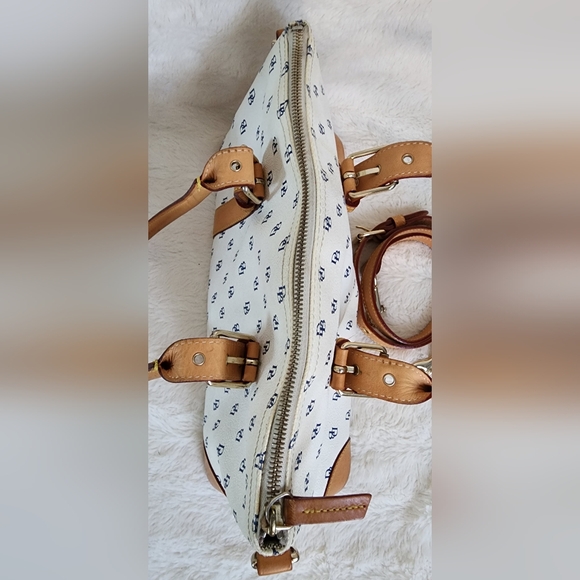 Dooney & Bourke Vintage Crossbody /Shoulder  Bag with card Holder. - Picture 14 of 17